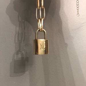 BRAND NEW LOUIS VUITTON PADLOCK NECKLACE AUTH.